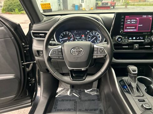 Used 2021 Toyota Highlander XSE AWD/4WD image 13
