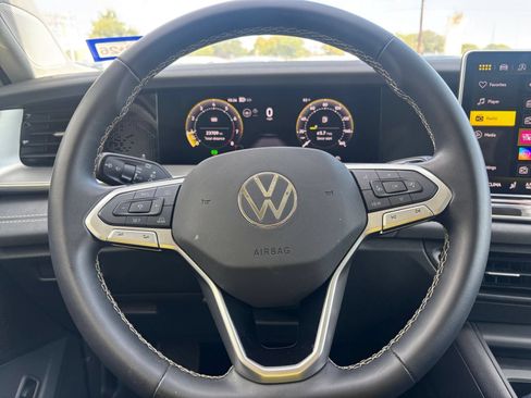 Used 2026 Volkswagen Tiguan SE AWD/4WD image 29