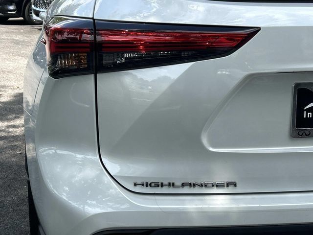 Used 2023 Toyota Highlander XLE AWD/4WD image 12