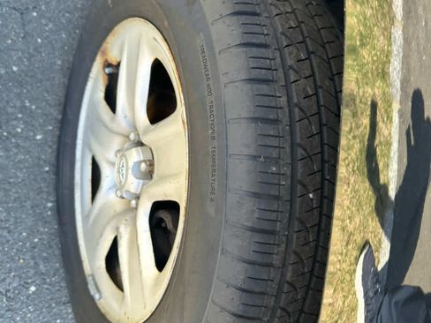 Used 2011 Toyota RAV4 4WD w/ Base L4 Extra Value Pkg image 5