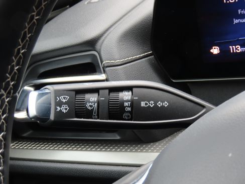 Used 2025 Chevrolet Traverse LT image 36