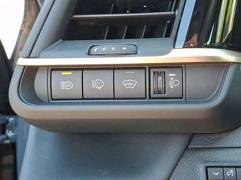 Used 2025 Toyota Crown Signia AWD/4WD image 26