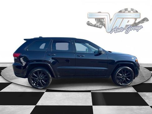 Used 2019 Jeep Grand Cherokee Altitude AWD/4WD image 5