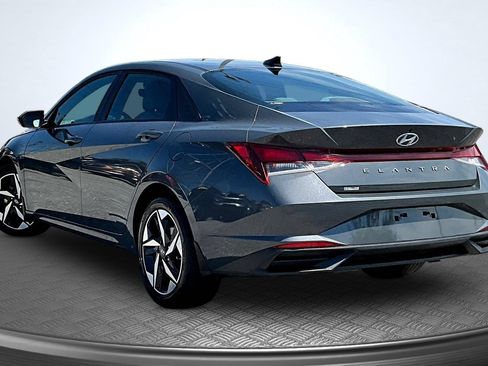 Used 2023 Hyundai Elantra SEL w/ Convenience Package FWD image 3
