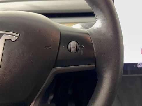 Used 2022 Tesla Model Y Long Range AWD/4WD image 19