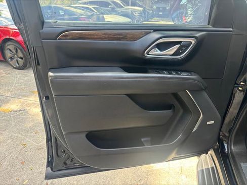 Used 2021 Chevrolet Suburban Premier w/ Premium Package AWD/4WD image 14