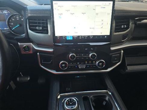 Used 2024 Ford Expedition Max XLT image 19