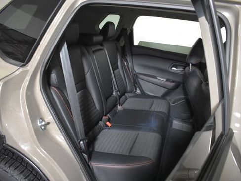 Used 2025 Nissan Rogue SV AWD/4WD image 31