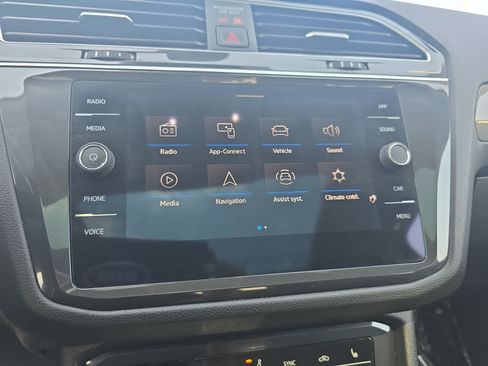 Used 2022 Volkswagen Tiguan SE AWD/4WD image 20