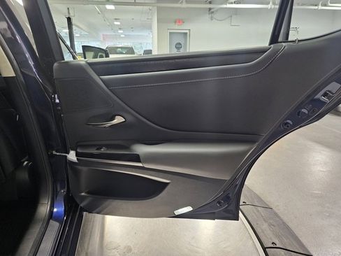 Used 2022 Lexus ES 300h w/ Premium Package image 17