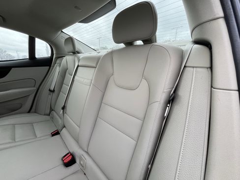 Used 2019 Volvo S60 T5 Momentum w/ Premium Package image 24