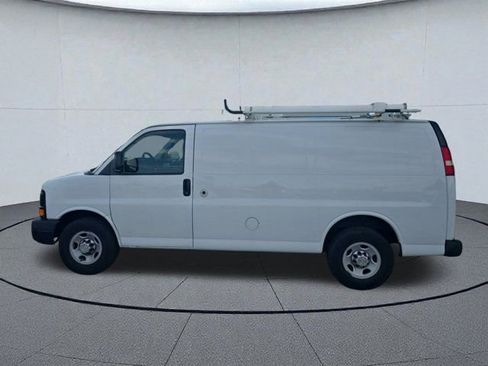 Used 2011 Chevrolet Express 2500 image 2