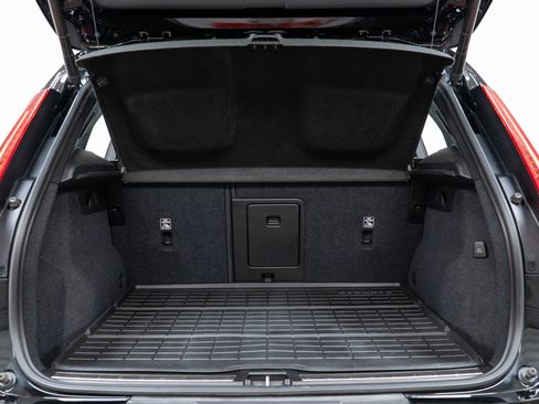 Used 2023 Volvo XC40 B5 Plus w/ Protection Package Premier image 10