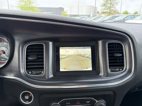 Used 2018 Dodge Charger SXT RWD image 27
