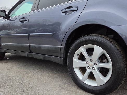 Used 2014 Subaru Outback 2.5i Premium AWD/4WD image 9