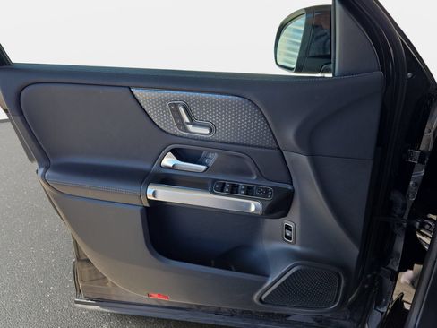 Certified 2025 Mercedes-Benz GLB 250 image 26
