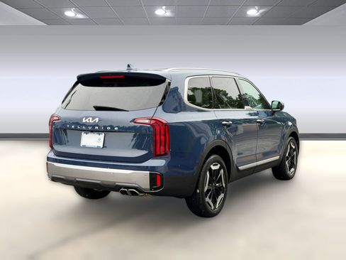 Used 2025 Kia Telluride S FWD image 9