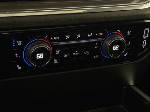 Used 2023 Chevrolet Silverado 1500 High Country w/ Technology Package AWD/4WD image 19
