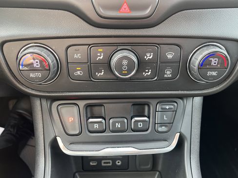 Used 2019 GMC Terrain SLT w/ Preferred Package AWD/4WD image 28