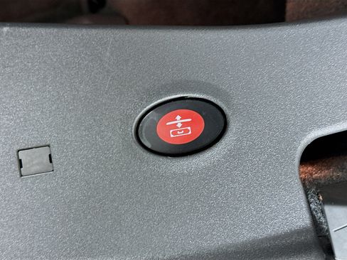 Used 2004 Mercedes-Benz SL 500 image 24