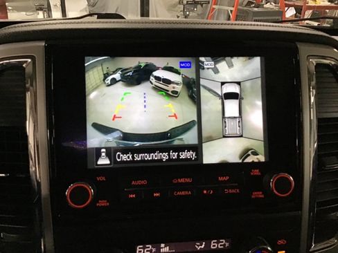 Used 2020 Nissan Titan SL w/ Moonroof Package image 18