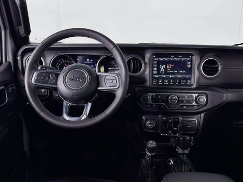 Used 2023 Jeep Wrangler Unlimited Sahara w/ Cold Weather Group image 14