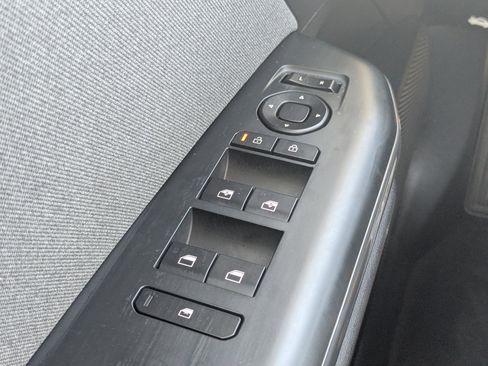 Used 2025 Kia K4 EX image 33