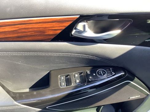 Used 2019 Kia Cadenza Technology image 10