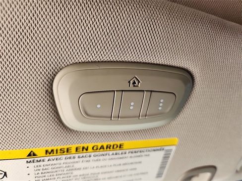 Used 2022 Chrysler Pacifica Touring-L image 19