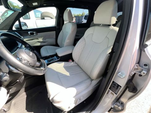 Certified 2025 Kia Sorento SX Prestige AWD/4WD image 11