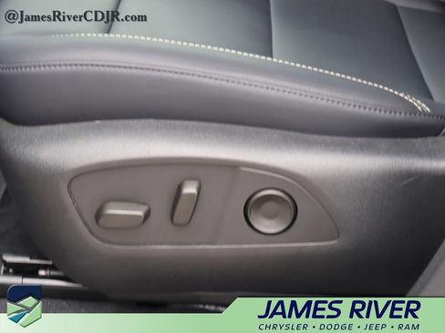Used 2026 GMC Acadia Elevation w/ Elevation Premium Package AWD/4WD image 25