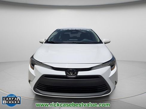 Used 2023 Toyota Corolla LE FWD image 5