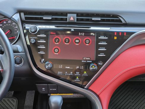 Used 2018 Toyota Camry XSE image 21