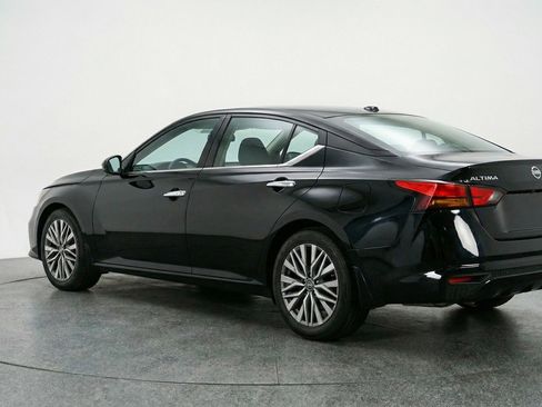 Used 2025 Nissan Altima 2.5 SV FWD image 6