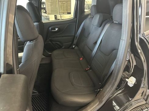 Used 2022 Jeep Renegade Latitude w/ Convenience Group AWD/4WD image 5