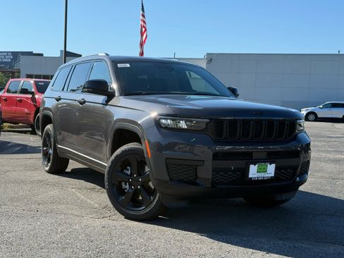 New 2025 Jeep Grand Cherokee L Laredo image 1