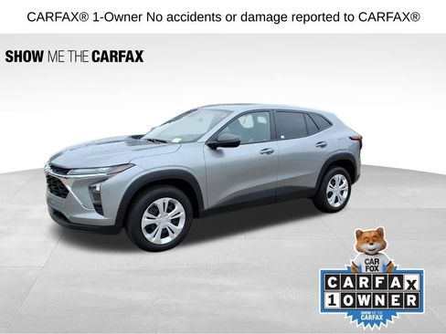 Used 2025 Chevrolet Trax LS w/ Driver Confidence Package image 3