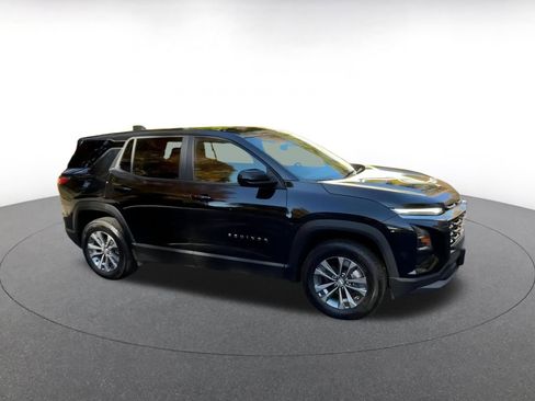 Used 2025 Chevrolet Equinox LT image 2