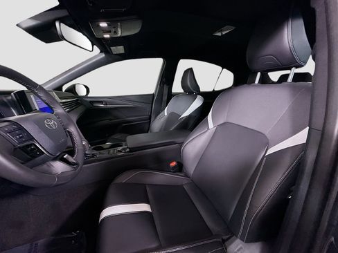 Used 2025 Toyota Camry SE w/ Convenience Package image 22