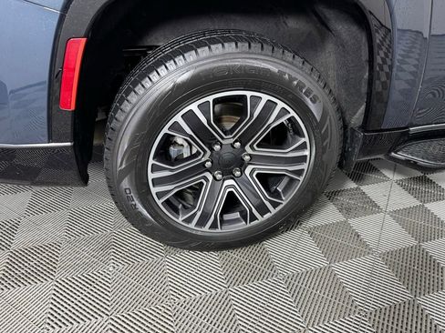 Used 2024 Jeep Wagoneer L Series II w/ Flexible Seating Group image 32