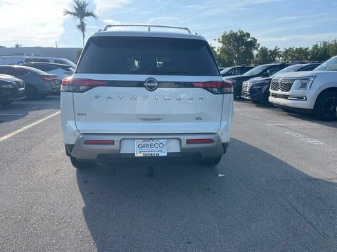 Certified 2024 Nissan Pathfinder SL FWD image 2