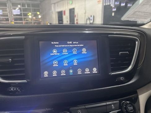 Used 2021 Chrysler Voyager Lxi image 24