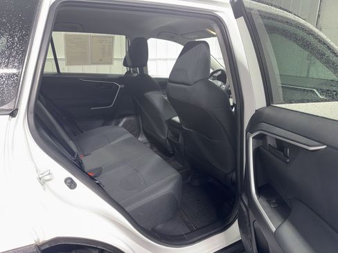 Used 2021 Toyota RAV4 LE FWD image 12