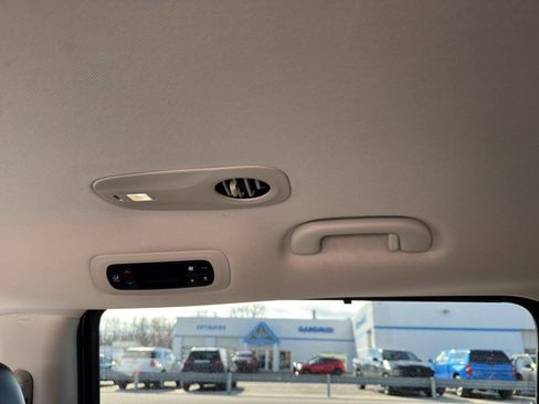 Used 2024 Chrysler Pacifica Touring-L image 29