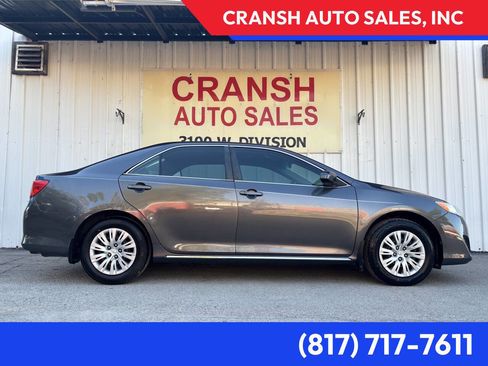 Used 2013 Toyota Camry LE image 1