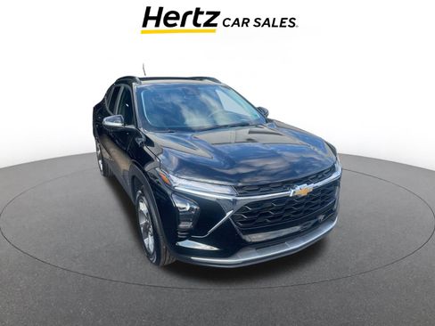 Used 2025 Chevrolet Trax LT image 1