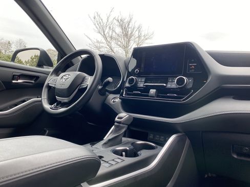 Used 2024 Toyota Highlander XSE image 48