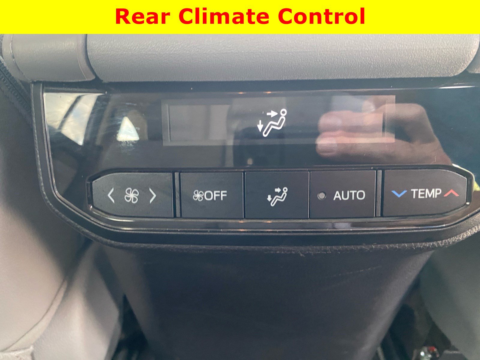 Used 2023 Toyota Highlander XLE AWD/4WD image 23
