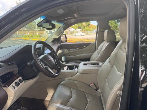Used 2015 Cadillac Escalade Premium image 6