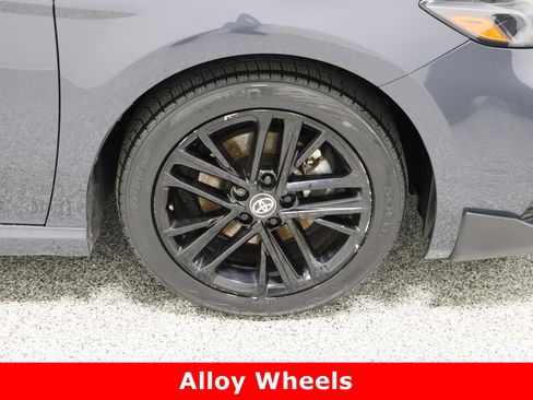 Used 2025 Toyota Camry SE image 5